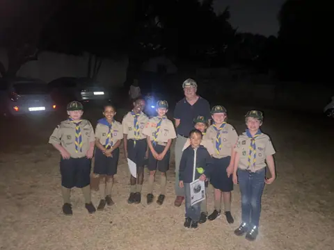Cubs learn about the stars